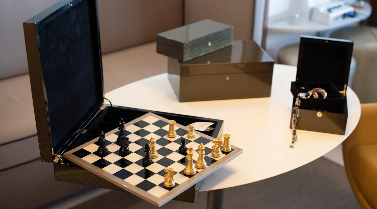 Roger chess set -gallery